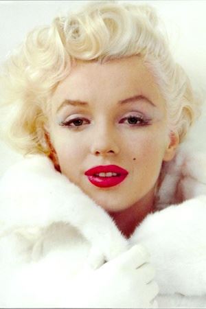 MARILYN MONROE STİLİ KONTÜRLÜ KIRMIZI RUJ NASIL SÜRÜLÜR?