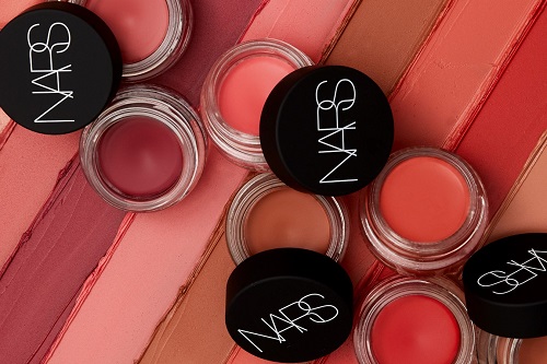 TEK ÜRÜNLE MUHTEŞEM GÖRÜNMENİN 8 PÜF NOKTASI: NARS AIR MATTE BLUSH