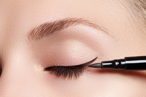 EYELINER NASIL ÇEKİLİR?