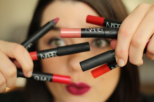 ARZU NESNESİ DUDAKLAR İÇİN: NARS VELVET MATTE KALEM RUJLAR