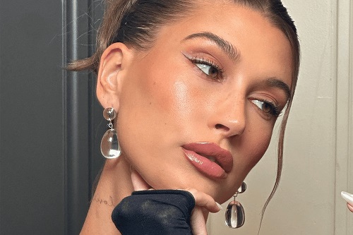 HAILEY BIEBER’İN DUDAK MAKYAJINI KENDİNİZE UYARLAYIN