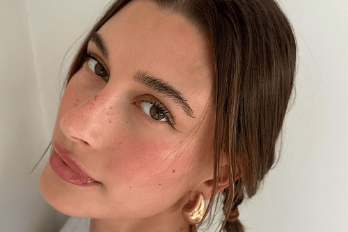 HAILEY BIEBER’IN FAVORİSİ: STRAWBERRY MAKEUP