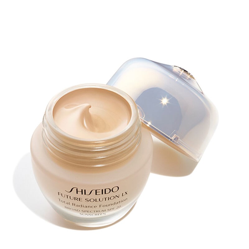 FUTURE SOLUTION LX TOTAL RADIANCE FOUNDATION SPF15 1