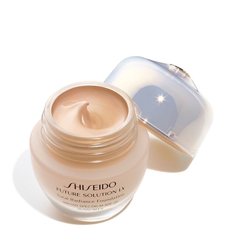 FUTURE SOLUTION LX TOTAL RADIANCE FOUNDATION SPF20 1