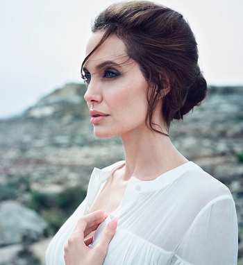 Angelina Jolie Porselen Ten Makyajı