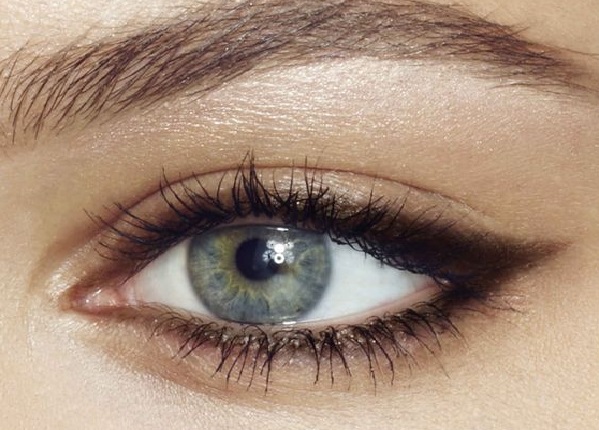 eyeliner uygulaması