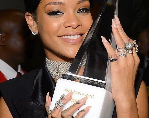 rihanna tırnak modeli