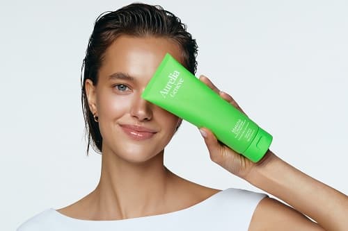 YAĞLI VE KARMA CİLTLER İÇİN EN İYİ VEGAN TEMİZLEYİCİ: AURELIA GENÈVE MATCHA CLEANSE GLOWGREEN VEGAN PURIFYING GEL
