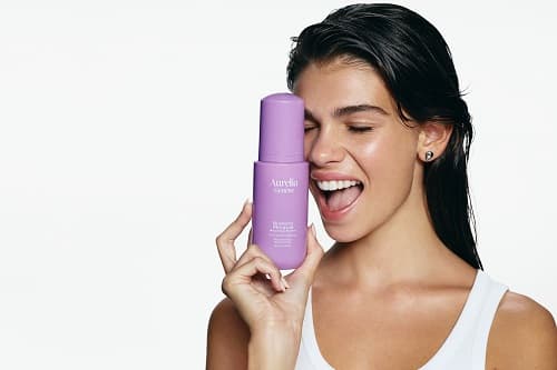 CİLT TEMİZLİĞİNDE YUMUŞAK DOKUNUŞ: AURELIA GENÈVE BLUEBERRY MİRACLE SİLKYCLOUD VEGAN FACIAL FOAM İNCELEMESİ