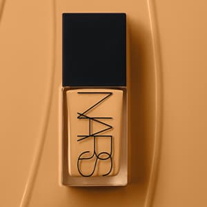 LIGHT REFLECTING FOUNDATION
